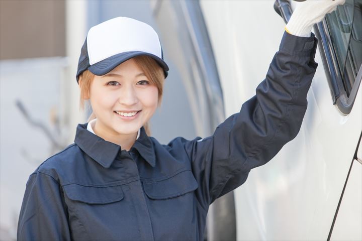 《大田区》週払いOK・大型アームロール車での産業廃棄物の工場間輸送ドライバー！（Web面接OK・安定収入）