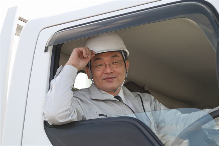 《福山市》週払いOK・4ｔ車での焼却灰の運搬や廃棄物回収ドライバー！（高時給・2024年3月末までの短期）