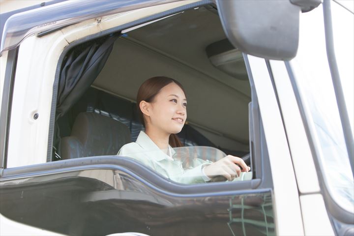 《君津市》週払いOK・大型ダンプ車での土砂、汚泥の工場間運搬ドライバー！（女性活躍中・高時給）