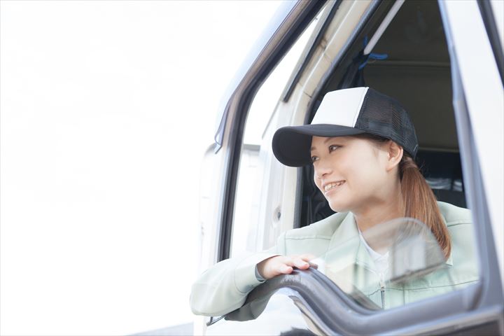 《目黒区》週払いOK・1.5ｔ車での電気機器の配送ドライバー！（土日祝休み・追加の時間外勤務ほぼ無し）