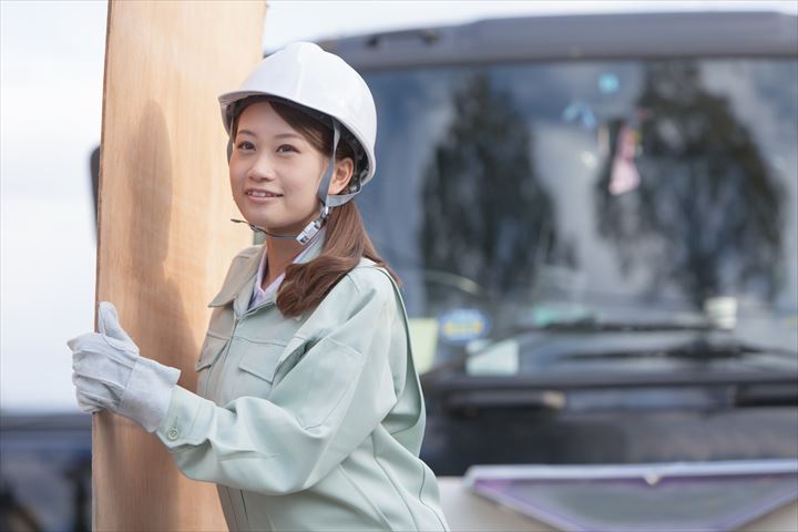 《立川市》週払いOK・2ｔショート車での建築資材の配送ドライバー！（Web面接OK・土日祝休み）