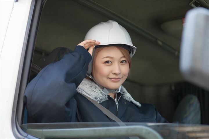《八幡市》週払いOK・4ｔ車での工場などへの金属加工品の配送ドライバー！（高時給・週2～3勤務）
