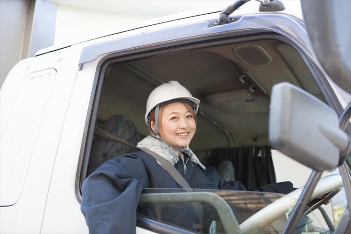 《名古屋市港区》週払いOK・2ｔ車での書籍の店舗配送ドライバー！（Web面接OK・高収入）