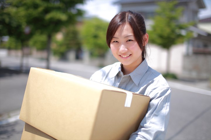 《市川市》週払いOK・2ｔ～4ｔ車での食品配送ドライバー！（高収入・夜勤）