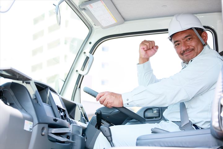 《横浜市中区》週払いOK・3ｔ～4ｔパッカー車での段ボール回収ドライバー！（Web面接OK・高収入）