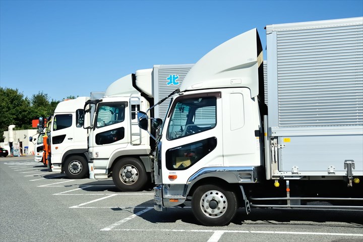 《栗東市》週払いOK・修理点検車両の洗車、及び新車の清掃作業スタッフ！（Web面接OK・未経験OK）