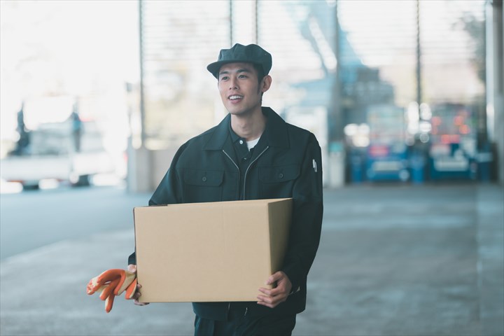 《豊島区》週払いOK・2ｔ車での書籍の配送兼倉庫内作業スタッフ！（Web面接OK・高時給）