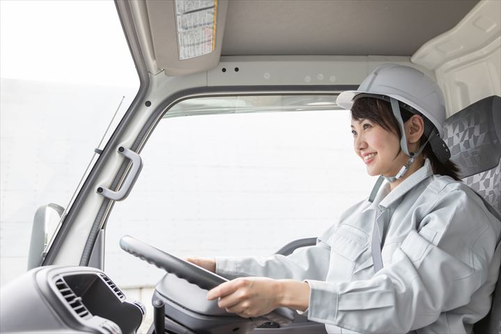 《江東区》週払いOK・2ｔ～3ｔ車でのお菓子類や食品の配送ドライバー（Web面接OK・高時給）