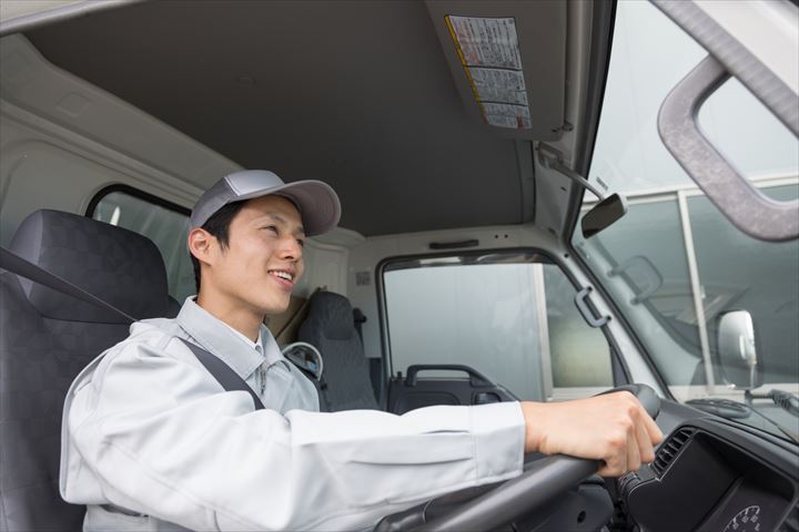 《さいたま市岩槻区》週払いOK・3ｔ～4ｔ車での外食店への3温帯食品の配送ドライバー！（Web面接OK・高収入）