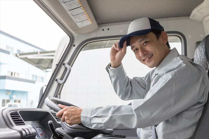 《三木市》週払いOK・2ｔ車でのチルドや米飯商品の店舗配送ドライバー！（Web面接OK・高収入）