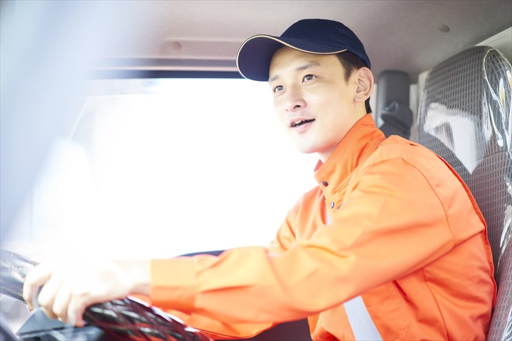 《市川市》週払いOK・大型アームロール車での工場間の廃棄物の輸送ドライバー！（Web面接OK・高時給）