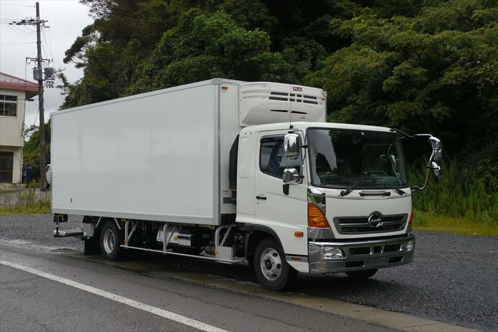 《市川市》週払いOK・4ｔ車での家電量販店への家電製品の配送ドライバー！（Web面接OK・高収入）