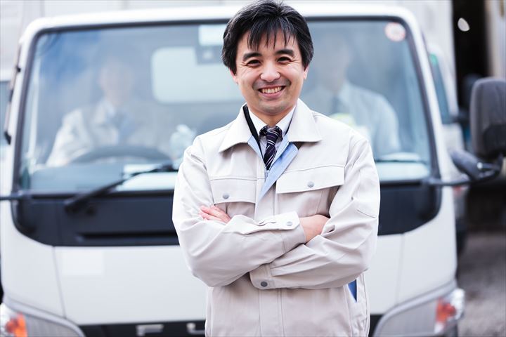 《港区》週払いOK・1.5ｔ～2ｔ車での食品の店舗配送ドライバー！（Web面接OK・高時給）