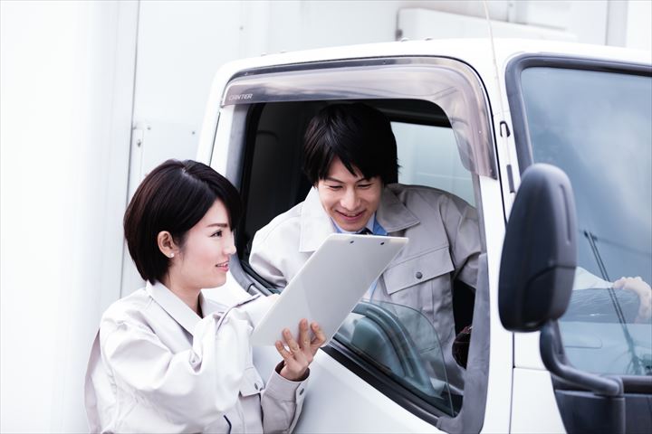 《京都市伏見区》週払いOK・4ｔ車での豆腐などの食品のセンター間配送ドライバー！（5:00～11:00短時間・週1日～OK）