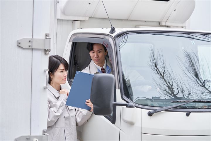 《八王子市》週払いOK・3ｔ車でのチルド品や米飯商品のコンビニ配送ドライバー！（Web面接OK・短時間20:00～2:00）