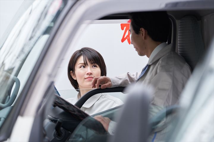 《佐波郡玉村町》週払いOK・3～4ｔ車でのパンやお菓子のコンビニ配送ドライバー！（Web面接OK・安定収入）