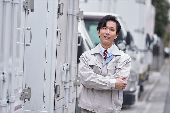 《東大阪市》週払いOK・3ｔ車でのチルド食品や米飯商品のコンビニ配送ドライバー！（Web面接OK・高時給）