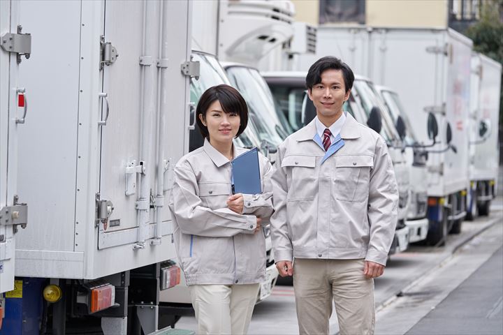 《水戸市》週払いOK・4ｔ車での冷凍食品の店舗配送ドライバー！（曜日固定休み・高収入）