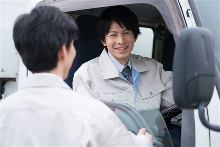 《土浦市》週払いOK・4ｔ車でのスーパーへの三温帯食品の配送ドライバー！（Web面接OK・高収入）