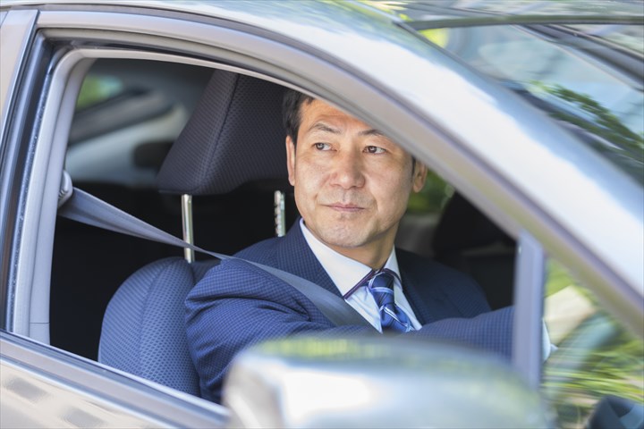 《岡山市北区》週払いOK・普通車での営業の運転代行スタッフ！（普通免許・シニア活躍）