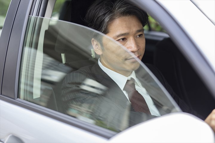 《練馬区》週払いOK・3ｔ積載車での販売車両の自走、陸送ドライバー！（週休2日・高時給）