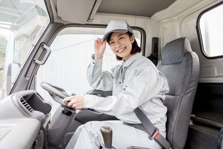 《寝屋川市》週払いOK・3ｔ車での車両の店舗間移送ドライバー！（Web面接OK・AT限定OK）