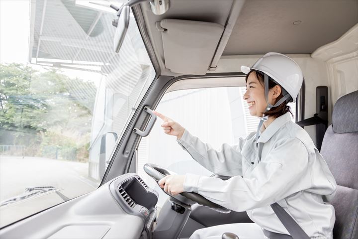 《柏市》週払いOK・2ｔ～4ｔ車での現場などへの建材配送ドライバー！（Web面接OK・土日祝休み）