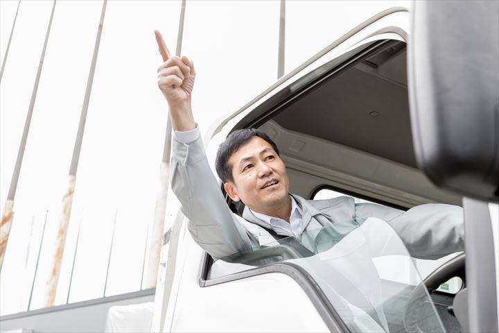 《甲賀市》週払いOK・1BOX～2ｔ車でのタイヤの配送ドライバー！（曜日固定休み・高時給）