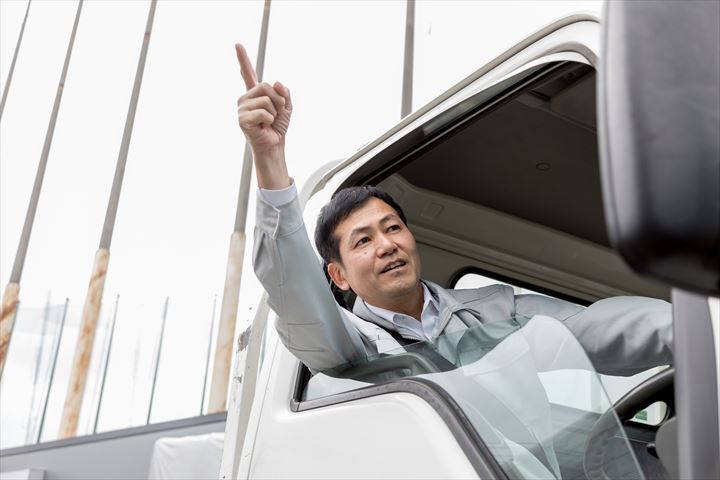 《いなべ市》週払いOK・4ｔ車での生コンの運搬ドライバー！（曜日固定休み・日勤）