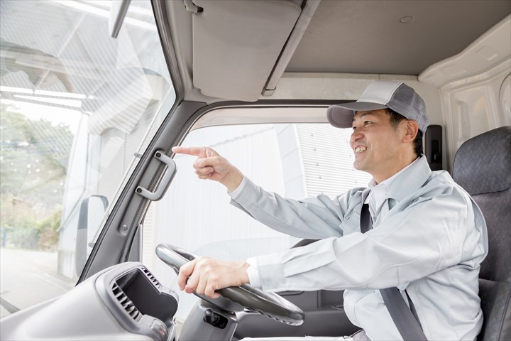 《湖南市》週払いOK・1.5ｔ～2ｔ車でのタイヤの店舗配送ドライバー！（AT限定OK・2023年12月末迄の期間限定）