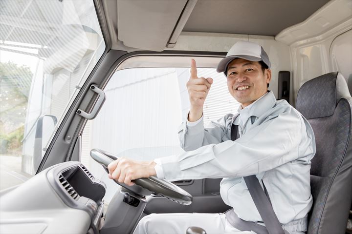 《茨木市》週払いOK・普通～2ｔ車での現場や倉庫への空調冷凍機器の配送ドライバー！（Web面接OK・土日祝休み）