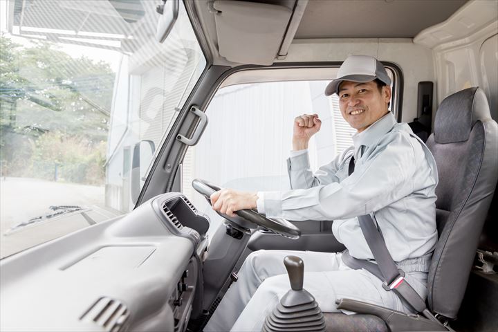 《静岡市清水区》週払いOK・3ｔ～4ｔ車での飲料の店舗配送ドライバー！（ルート固定・高時給）