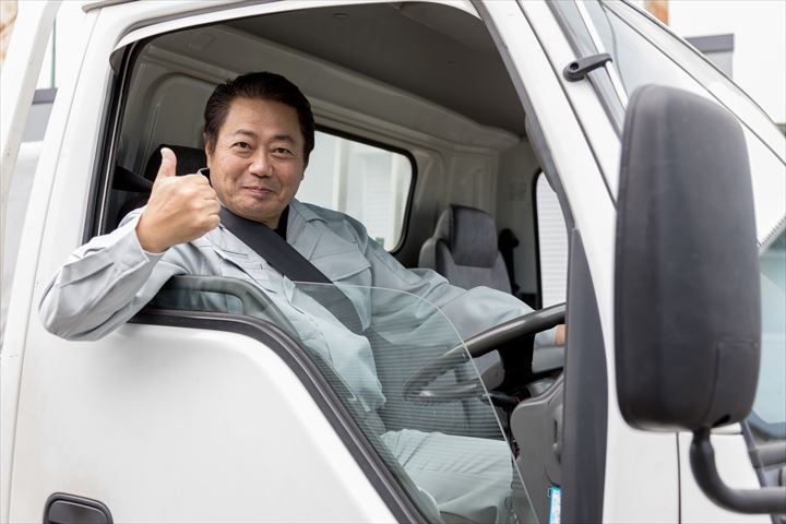 《江東区》週払いOK・2ｔ～4ｔパッカー車での企業、飲食店への事業系廃棄物の回収ドライバー！（超高収入・土日祝休み）