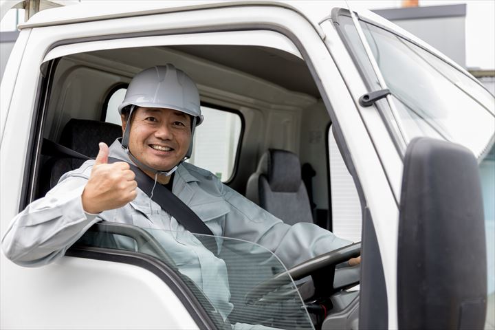 《富士市》週払いOK・1.5ｔ～2ｔ車での新品タイヤの店舗配送ドライバー！（高時給・週休2日）