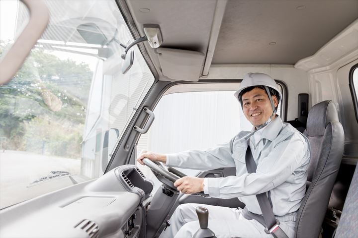 《西多摩郡瑞穂町》週払いOK・4ｔ車での冷凍食品のセンター間配送ドライバー！（シニア活躍中・短時間14:00～17:00）