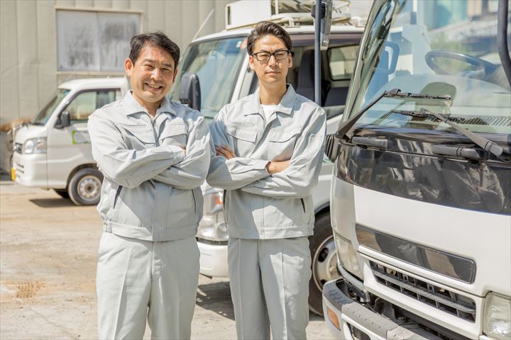 《津市》週払いOK・1.5ｔ車での食品ルート配送ドライバー！（Web面接OK・土日休み）