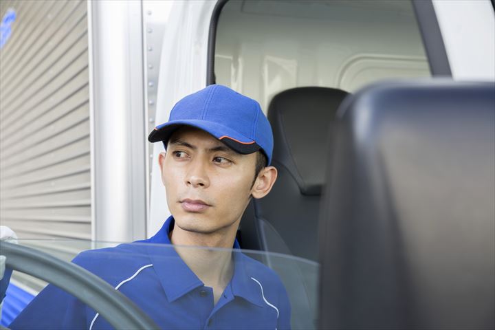 《東大阪市》週払いOK・3ｔ車でのチルド食品や米飯商品のコンビニ配送ドライバー！（Web面接OK・超高時給）