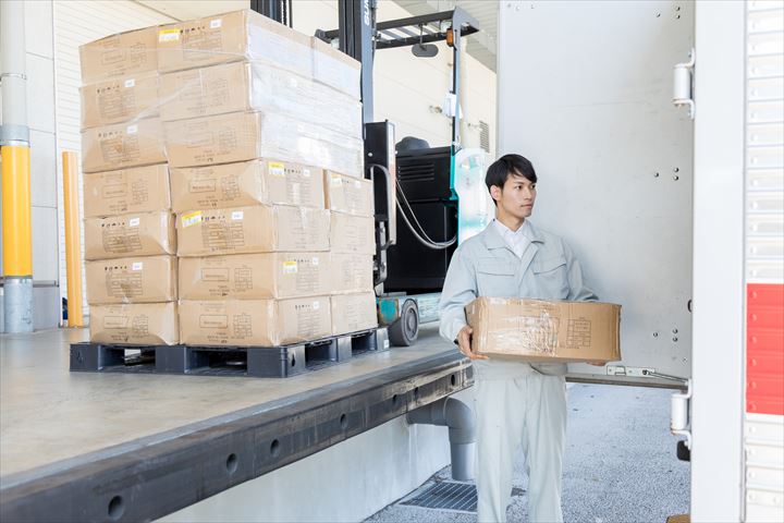 《八千代市》週払いOK・3ｔ車での米飯商品の店舗配送ドライバー！（Web面接OK・高収入）