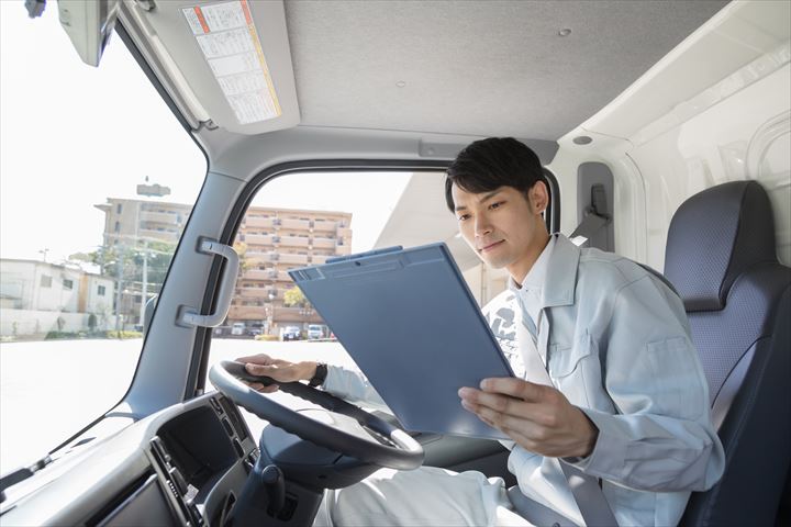 《久世郡久御山町》週払いOK・3ｔ～4ｔ車でのチルド食品の店舗配送ドライバー！（カゴ・カート使用）