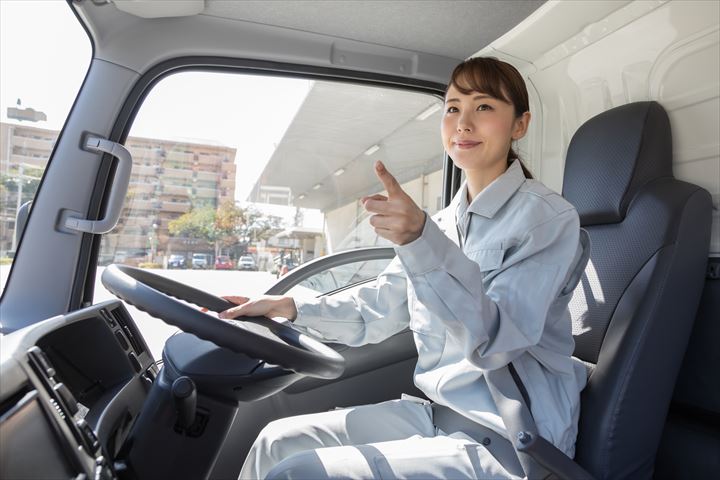 《四日市市》週払いOK・2ｔ～3ｔ車でのスーパー等へのアイスクリームの配送ドライバー！（Web面接OK・週3～相談可能）