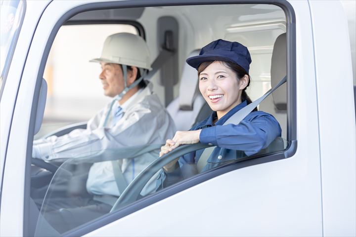 《北足立郡伊奈町》週払いOK・大型車でのチルド食品のセンター間配送ドライバー！（高時給・週2勤務）