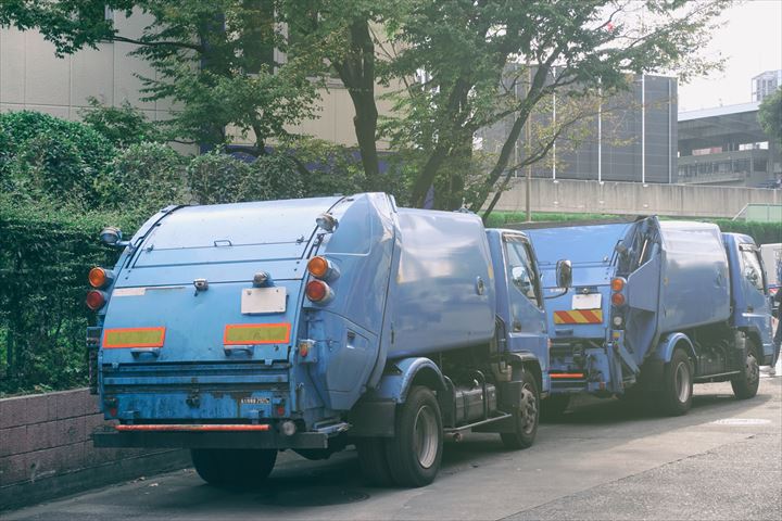 《江戸川区》週払いOK・4ｔパッカー車でのスーパーや企業から段ボールなどの回収ドライバー！（Web面接OK・高時給）