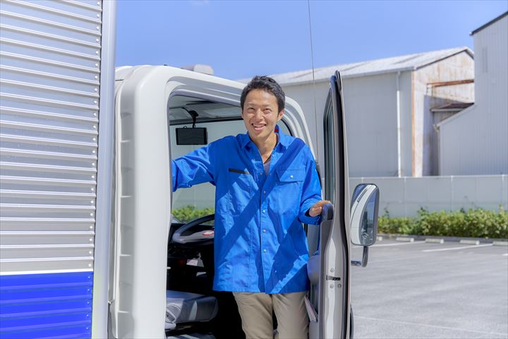 《神戸市西区》週払いOK・2ｔ車でのパン製品の店舗配送ドライバー！（Web面接OK・高時給）