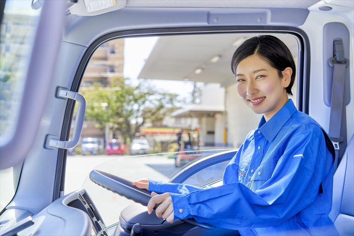 《磯城郡田原本町》週払いOK・大型車での食品のセンター間配送ドライバー！（固定休み・日勤）