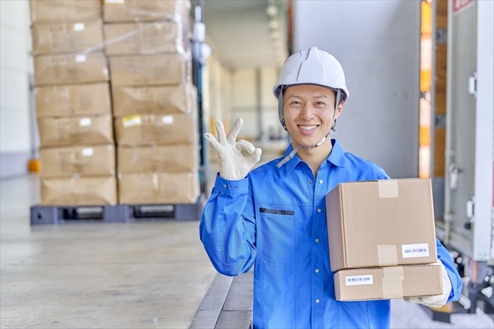 《上益城郡益城町》週払いOK・4ｔ車での企業向け一般貨物の集配ドライバー！（土日祝休み・日勤）