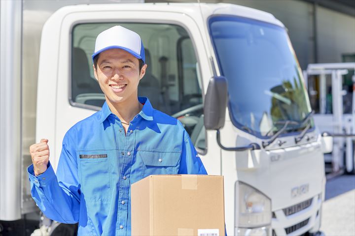 《横浜市金沢区》週払いOK・4ｔ車での企業向け一般貨物の集配ドライバー（高時給・安定就業）