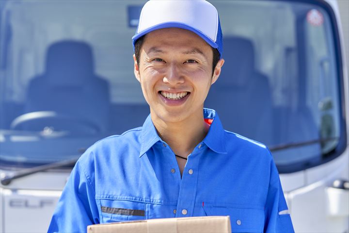 《八千代市》週払いOK・3ｔ車でのチルド、米飯商品の店舗配送ドライバー！（Web面接OK・高収入）