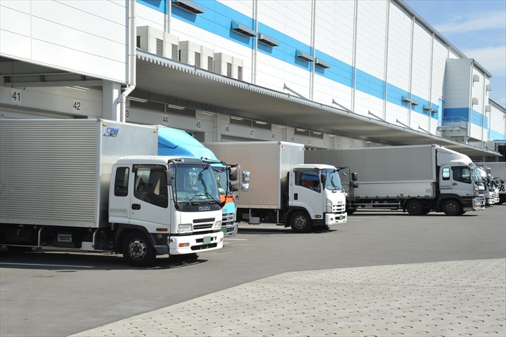 《常総市》週払いOK・4ｔ車での乳製品のセンター間配送ドライバー！（Web面接OK・短時間11:00～18:00）