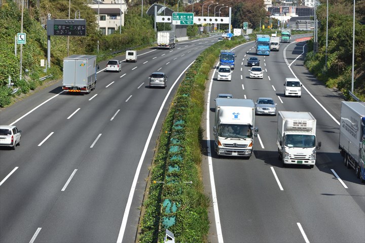 《八尾市》週払いOK・2ｔ～4ｔ車での産業廃棄物の運搬ドライバー！（高時給・日勤・曜日固定休み）