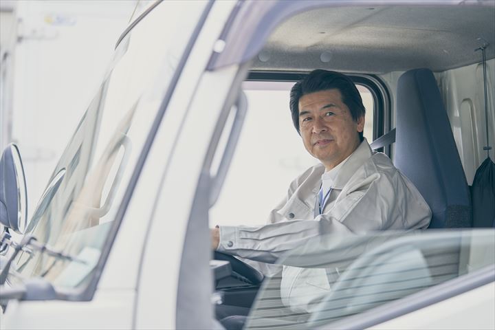 《大田区》週払いOK・2ｔ車での食品や日用品の個宅配送ドライバー！（土日休み・高時給・AT限定相談可能）